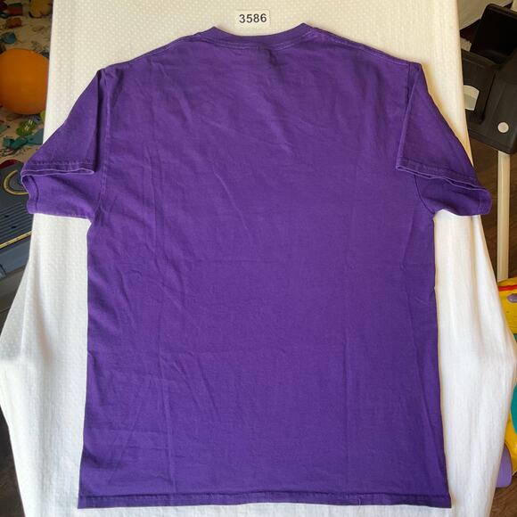 Gildan Women T-shirt size M Purple ShortSleeve Crew Neck Born A Wildcat - Picture 8 of 8